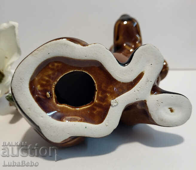 Collectible porcelain figure of a Basset Hound. - 6 Collectible porcelain figure of a Basset Hound. - 6