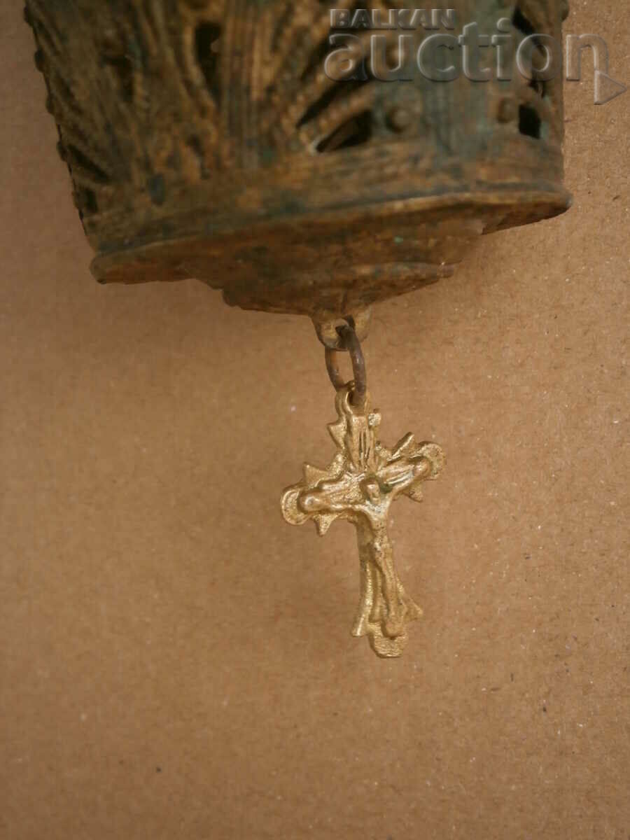 Delivery of Old bronze sconce from a flickering home icon Delivery of Old bronze sconce from a flickering home icon