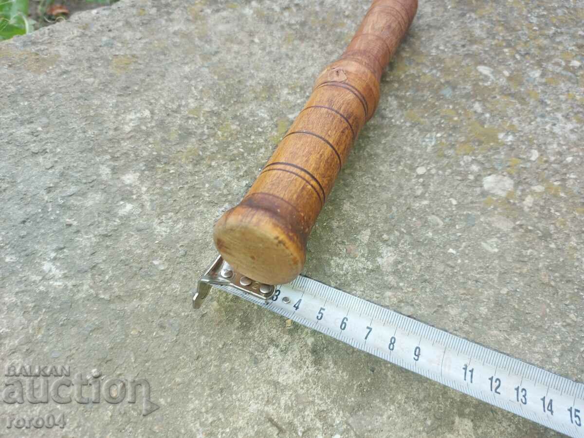 Delivery of WOODEN HAMMER Delivery of WOODEN HAMMER