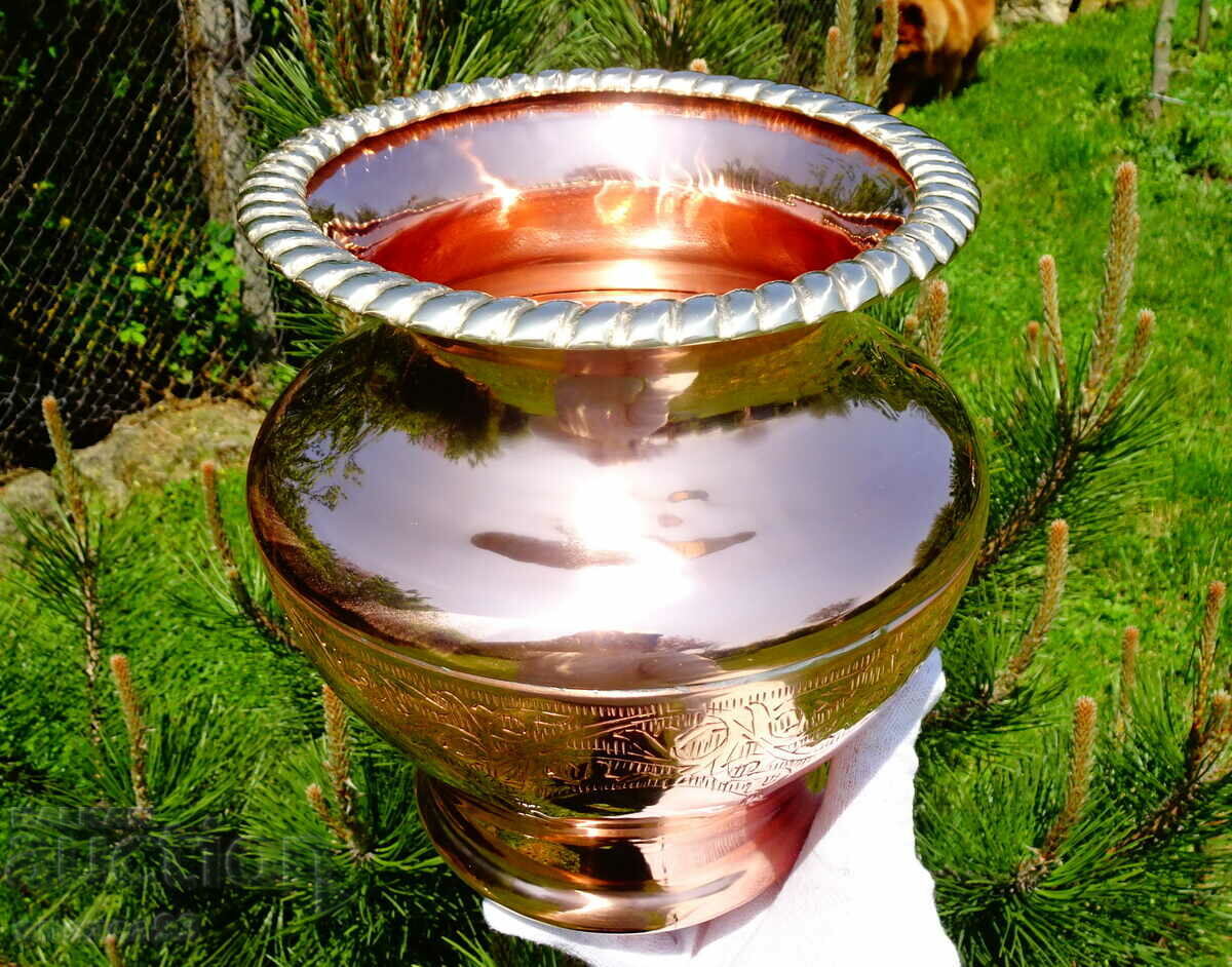 Auction  Copper vase, jug 1.2 kg.