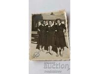 Снимка Плевен Три млади момичета 1953