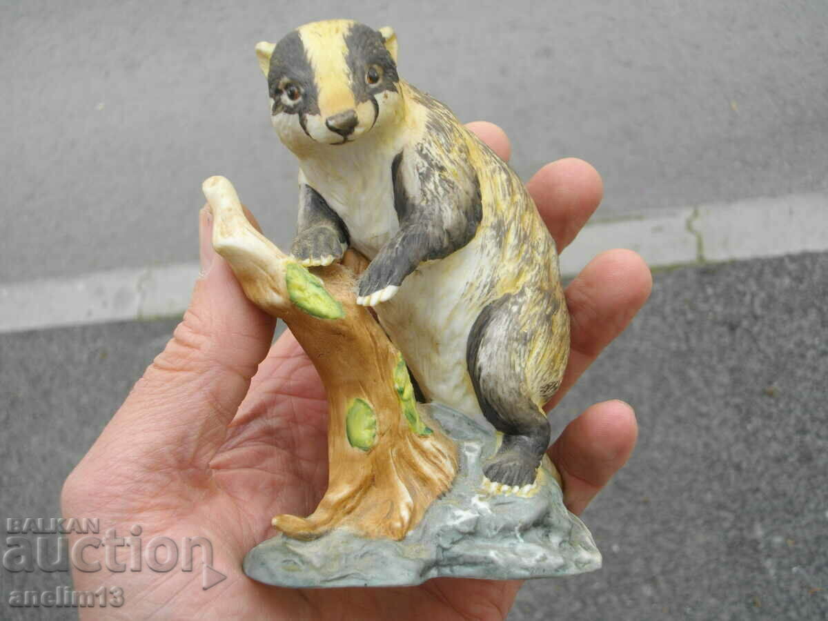 OLD PORCELAIN FIGURE STATUETTE BADGER - 5 OLD PORCELAIN FIGURE STATUETTE BADGER - 5