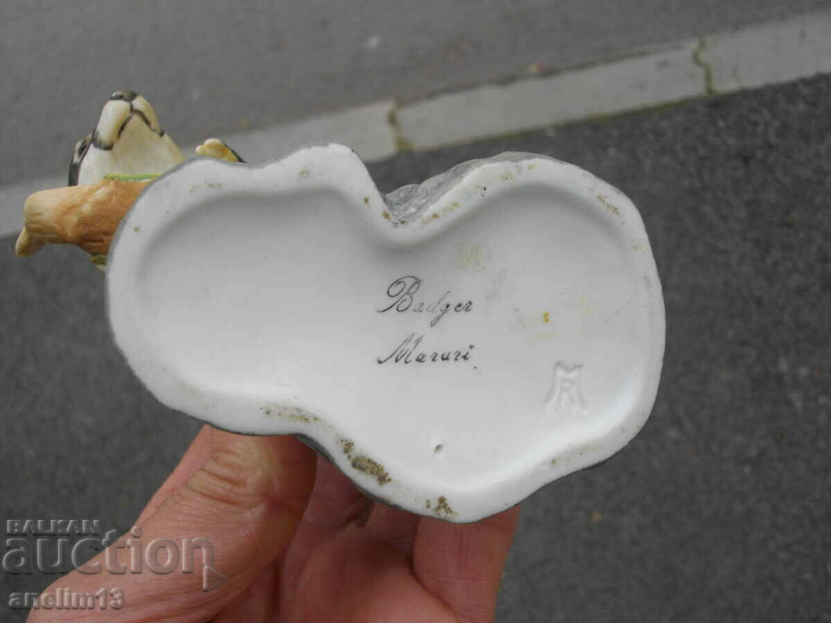 OLD PORCELAIN FIGURE STATUETTE BADGER - 6 OLD PORCELAIN FIGURE STATUETTE BADGER - 6