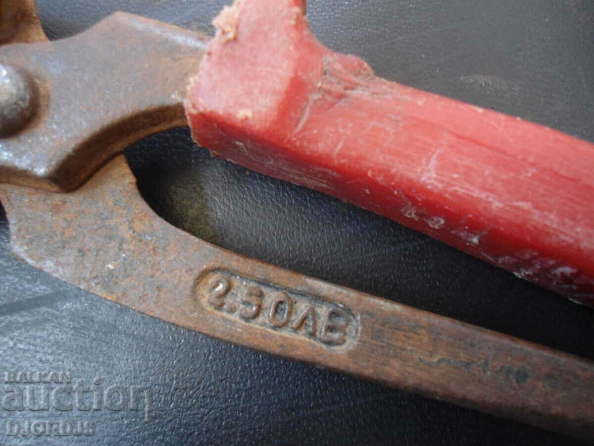 Παλιά πένσα, σήμανση με τιμή 3.00 BGN | € 1.53