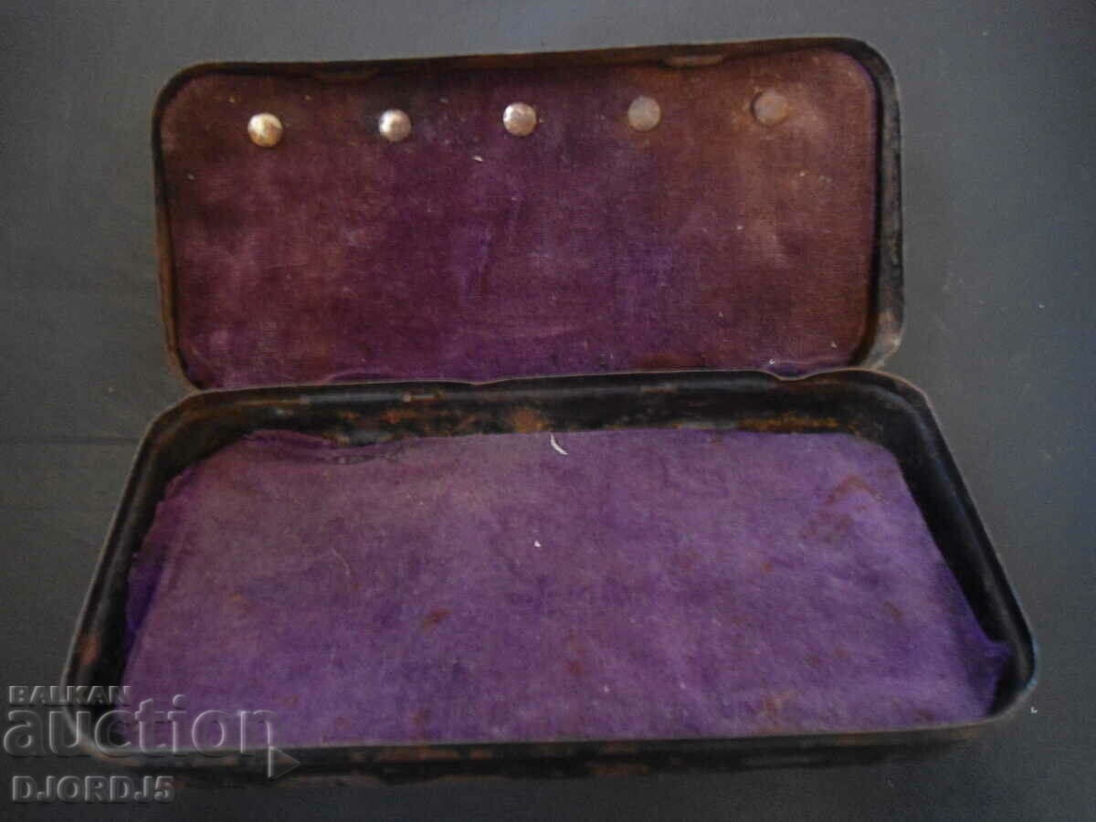 Delivery of Old metal box, "GRITZNER" sewing machine
