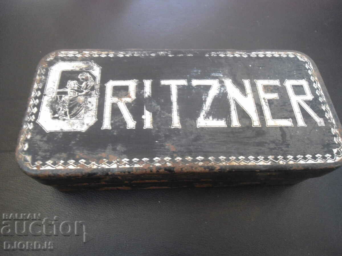Cutie metalică veche, mașină de cusut „GRITZNER”.
