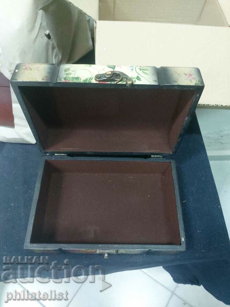 jewelry box #10 with price 30.00 BGN | € 15.34 jewelry box #10 with price 30.00 BGN | € 15.34