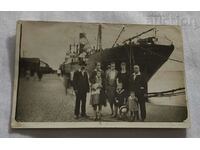 SHIP PORT FAMILY 193.. y. PHOTO //