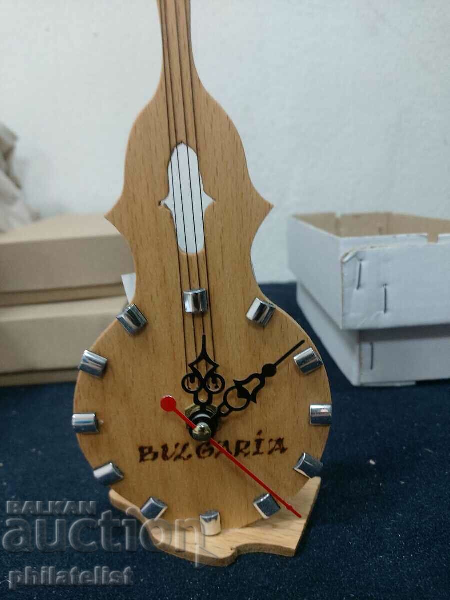 ξύλινο επιτραπέζιο ρολόι σε σχήμα βιολιού! με τιμή 16.00 BGN | € 8.18 ξύλινο επιτραπέζιο ρολόι σε σχήμα βιολιού! με τιμή 16.00 BGN | € 8.18