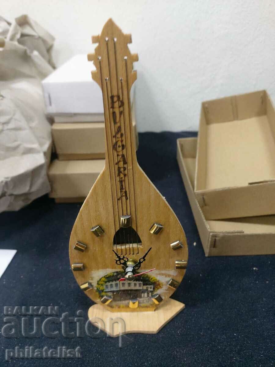 Ceas suvenir, Instrument muzical - vioară! cu preț 17.00 BGN | € 8.69 Ceas suvenir, Instrument muzical - vioară! cu preț 17.00 BGN | € 8.69