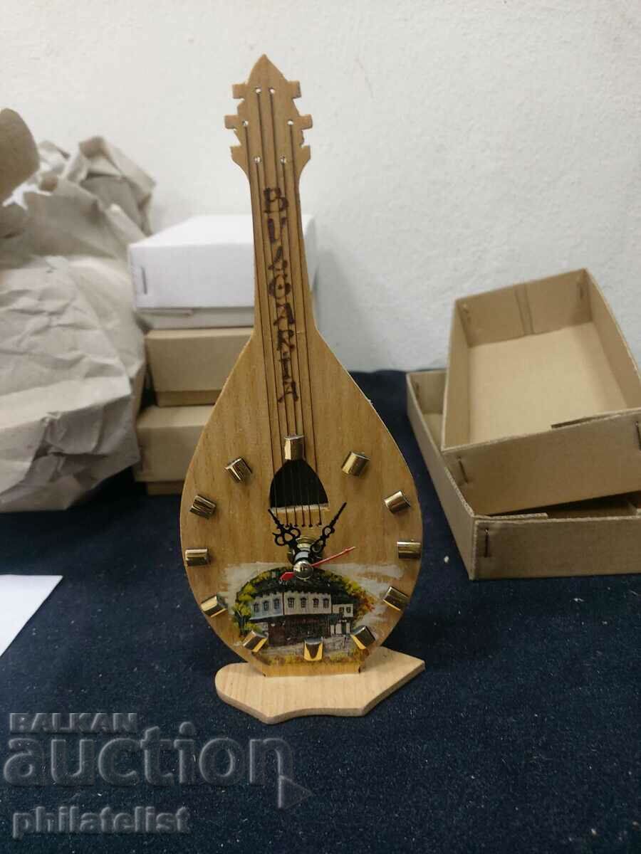 Сувенирен часовник, Музикален инструмент - цигулка !