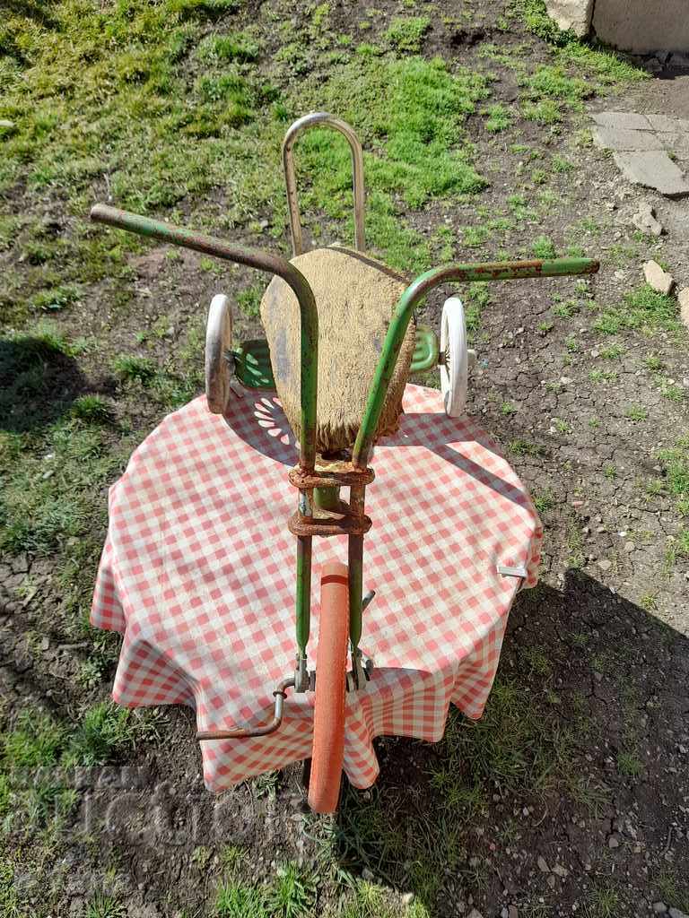 Old bicycle, tricycle bicycle with price 50.00 BGN | € 25.56 Old bicycle, tricycle bicycle with price 50.00 BGN | € 25.56