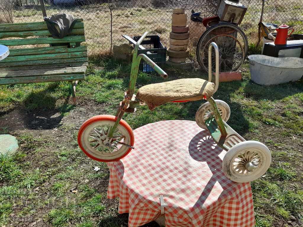 Auction Old bicycle, tricycle bicycle Auction Old bicycle, tricycle bicycle