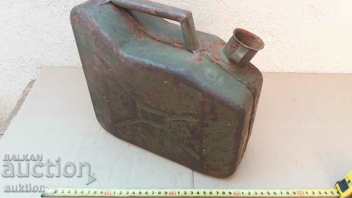 Auction METAL CAN FOR FUEL - 5 LITERS Auction METAL CAN FOR FUEL - 5 LITERS