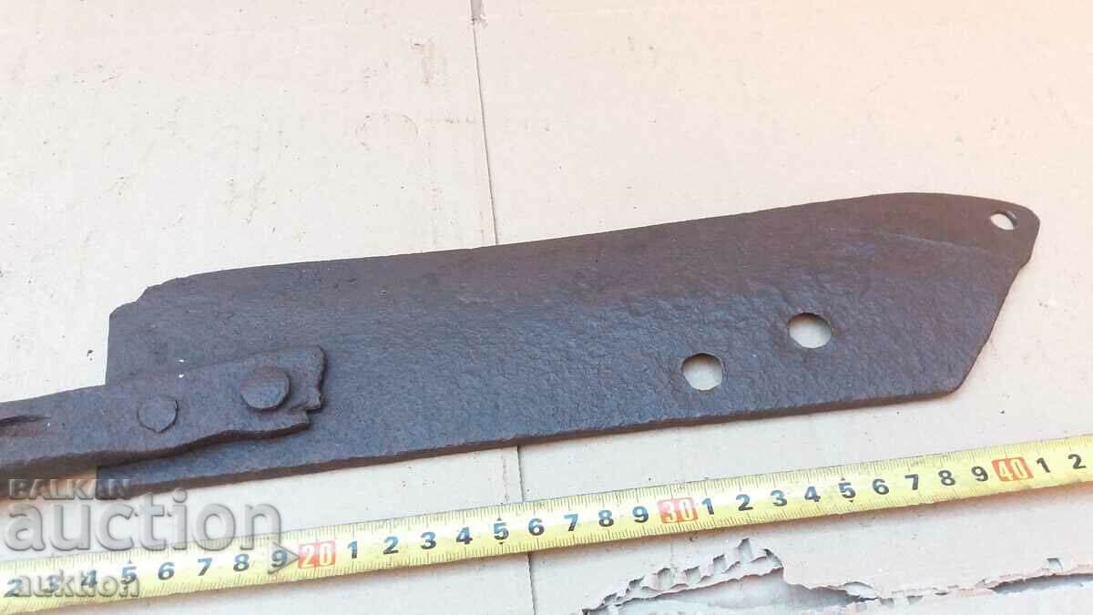 A MASSIVE FORGED SATER - 6 A MASSIVE FORGED SATER - 6