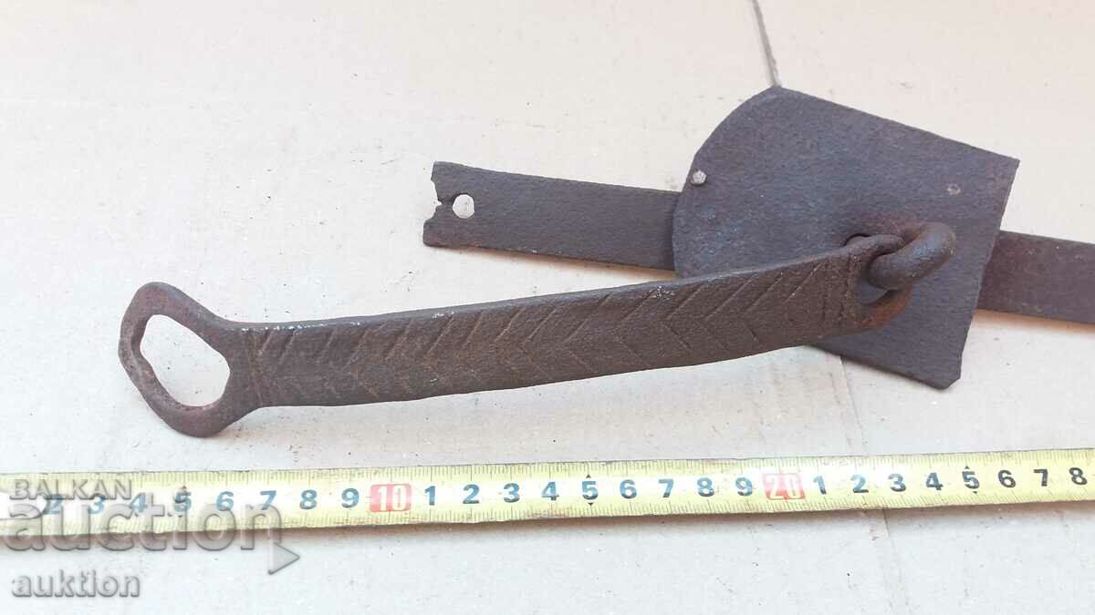 СТАРА КОВАНА ЗАКЛЮЧАЛКА ЗА ПОРТА с цена 3.49 лв. | € 1.78 СТАРА КОВАНА ЗАКЛЮЧАЛКА ЗА ПОРТА с цена 3.49 лв. | € 1.78