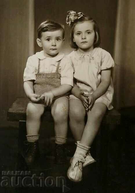 1946 CHILDREN OLD CHILDHOOD PHOTOGRAPHY SOFIA BULGARIA with price 15.00 BGN | € 7.67