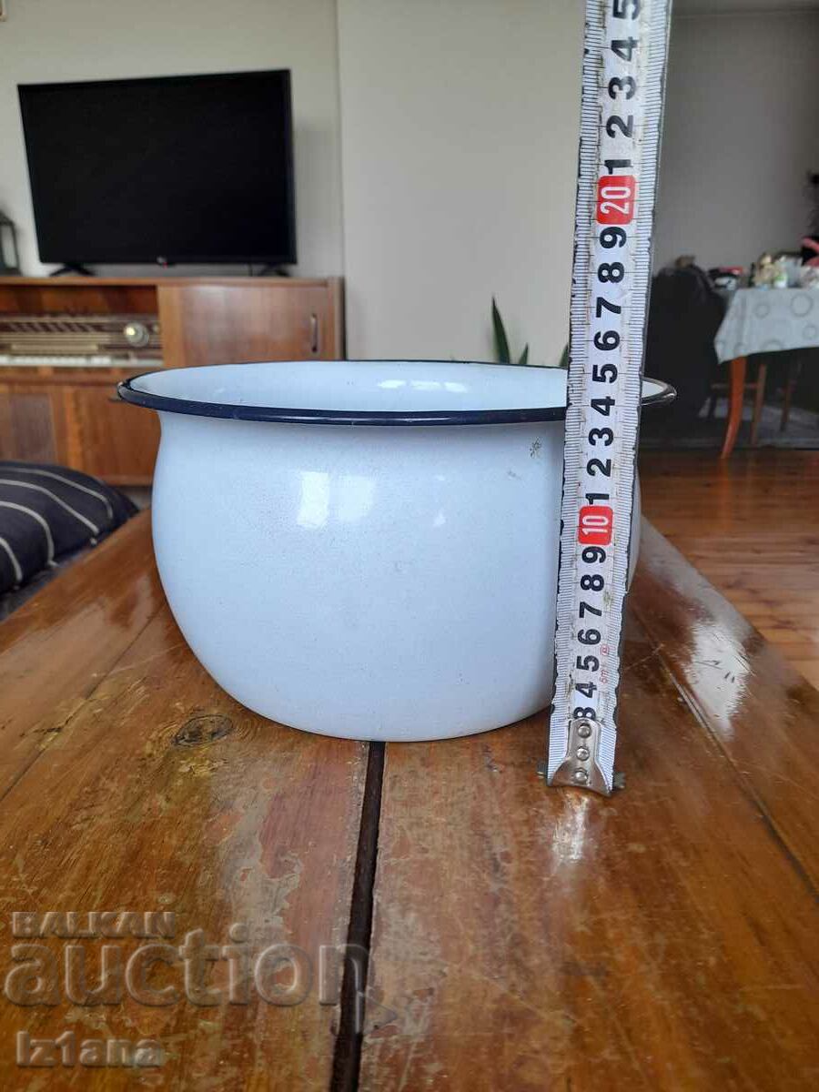 Old enamelled pot, Tsokalo with price 45.00 BGN | € 23.01 Old enamelled pot, Tsokalo with price 45.00 BGN | € 23.01