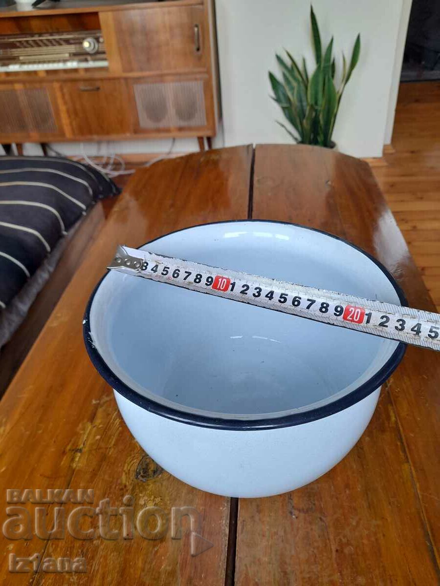 Auction Old enamelled pot, Tsokalo Auction Old enamelled pot, Tsokalo