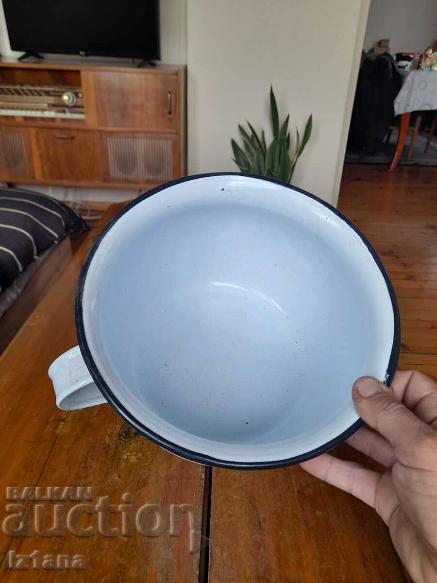 Old enamelled pot, Tsokalo - 5 Old enamelled pot, Tsokalo - 5