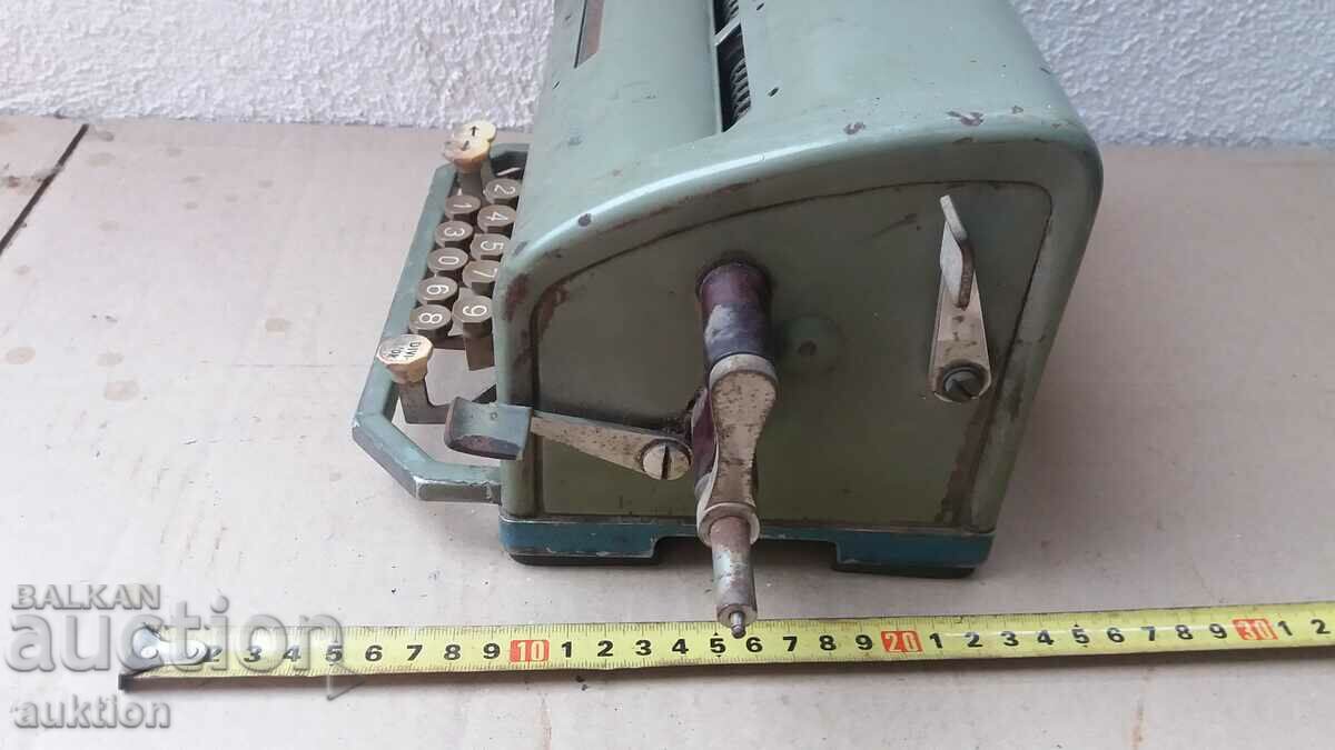 Delivery of OLD CALCULATOR FROM THE 30'S OF THE LAST CENTURY TREE Delivery of OLD CALCULATOR FROM THE 30'S OF THE LAST CENTURY TREE