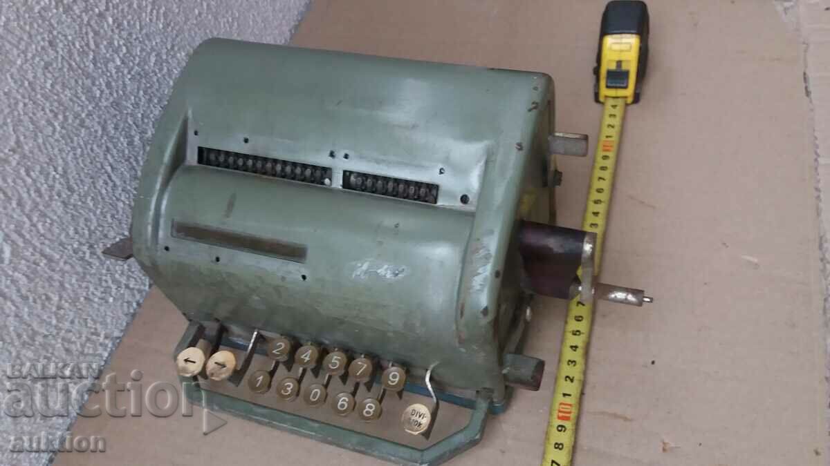 OLD CALCULATOR FROM THE 30'S OF THE LAST CENTURY TREE - 7 OLD CALCULATOR FROM THE 30'S OF THE LAST CENTURY TREE - 7