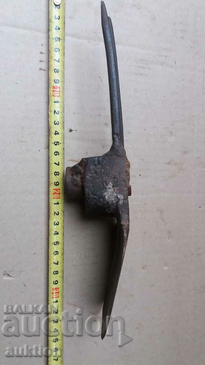 Delivery of AN OLD HOE Delivery of AN OLD HOE