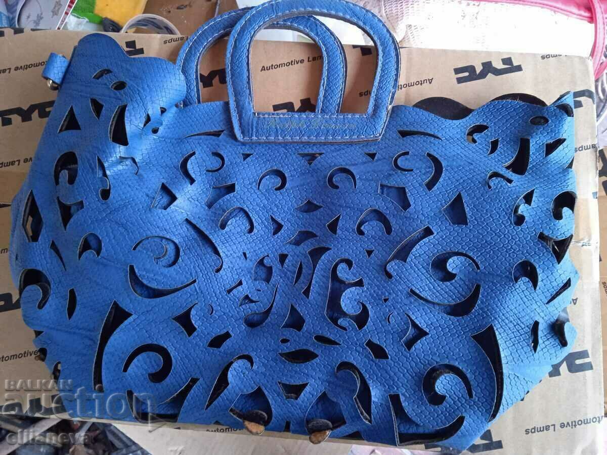 Geantă din piele retro cu preț 30.00 BGN | € 15.34