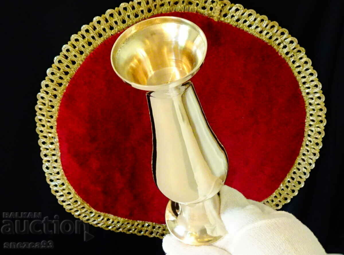 Delivery of Bronze vase, candlestick, napkin holder. Delivery of Bronze vase, candlestick, napkin holder.