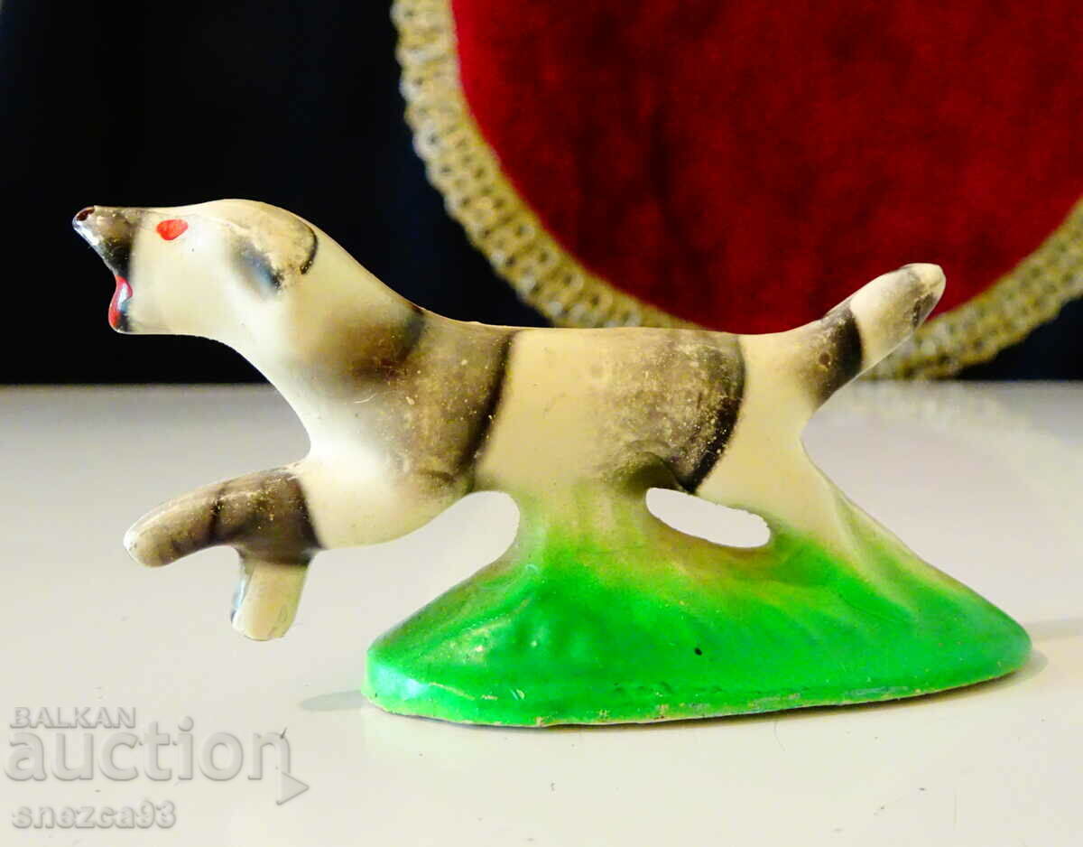 Αγαλματίδιο από πορσελάνη σκύλου, βουλγαρικό. με τιμή 9.50 BGN | € 4.86 Αγαλματίδιο από πορσελάνη σκύλου, βουλγαρικό. με τιμή 9.50 BGN | € 4.86