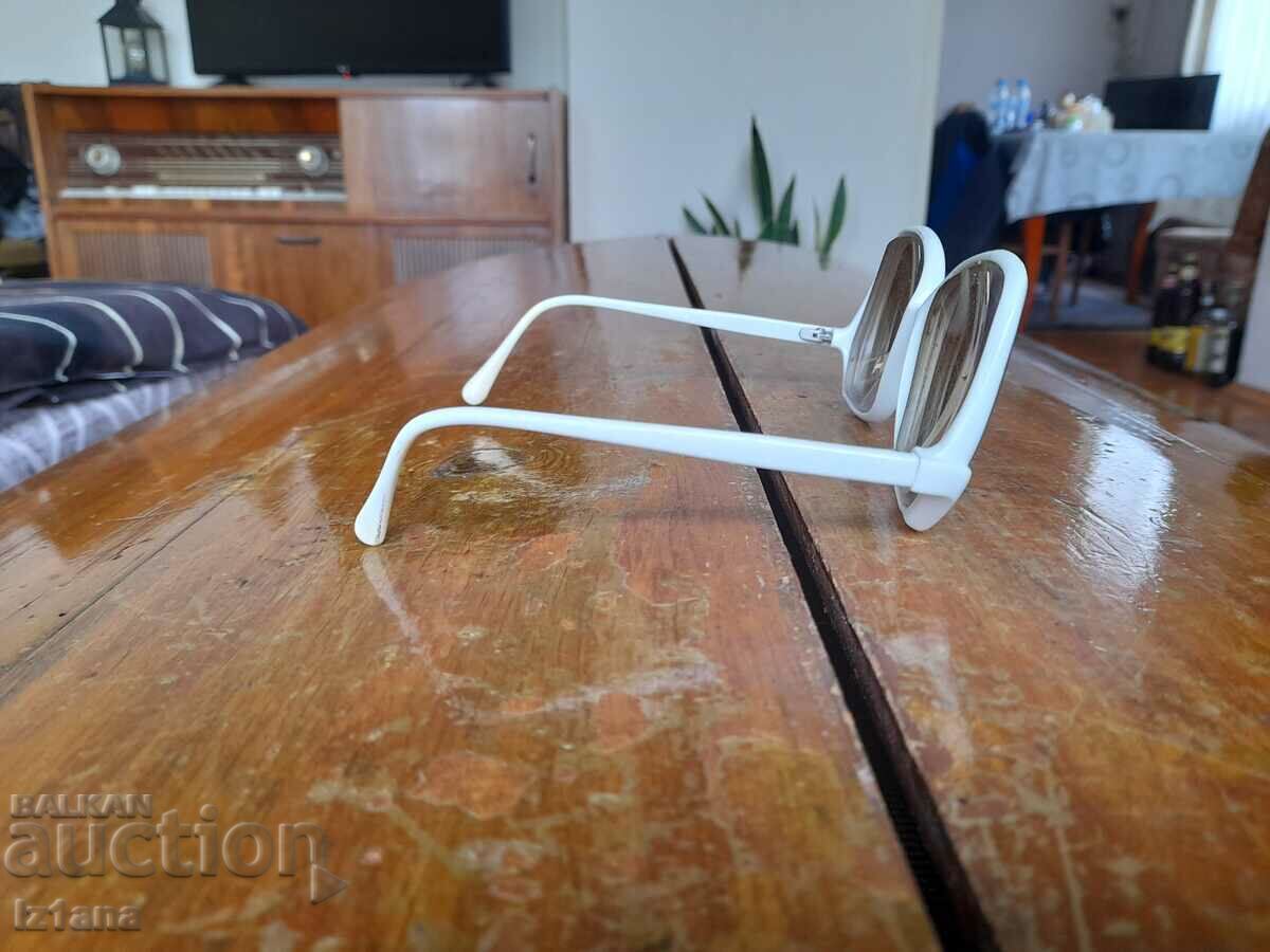 Ochelari bătrâni cu dioptrie cu preț 15.00 BGN | € 7.67 Ochelari bătrâni cu dioptrie cu preț 15.00 BGN | € 7.67