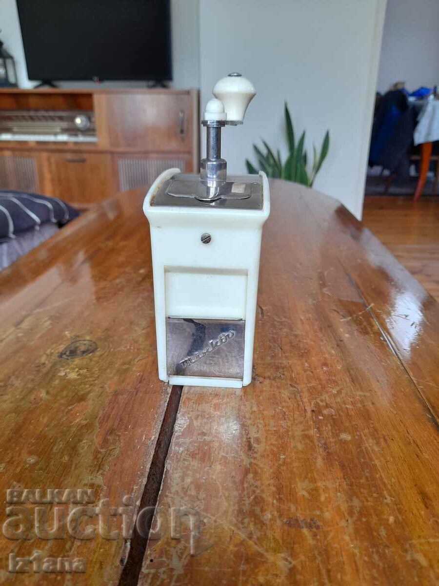 Стара мелничка,мелница за подправки с цена 40.00 лв. | € 20.45 Стара мелничка,мелница за подправки с цена 40.00 лв. | € 20.45