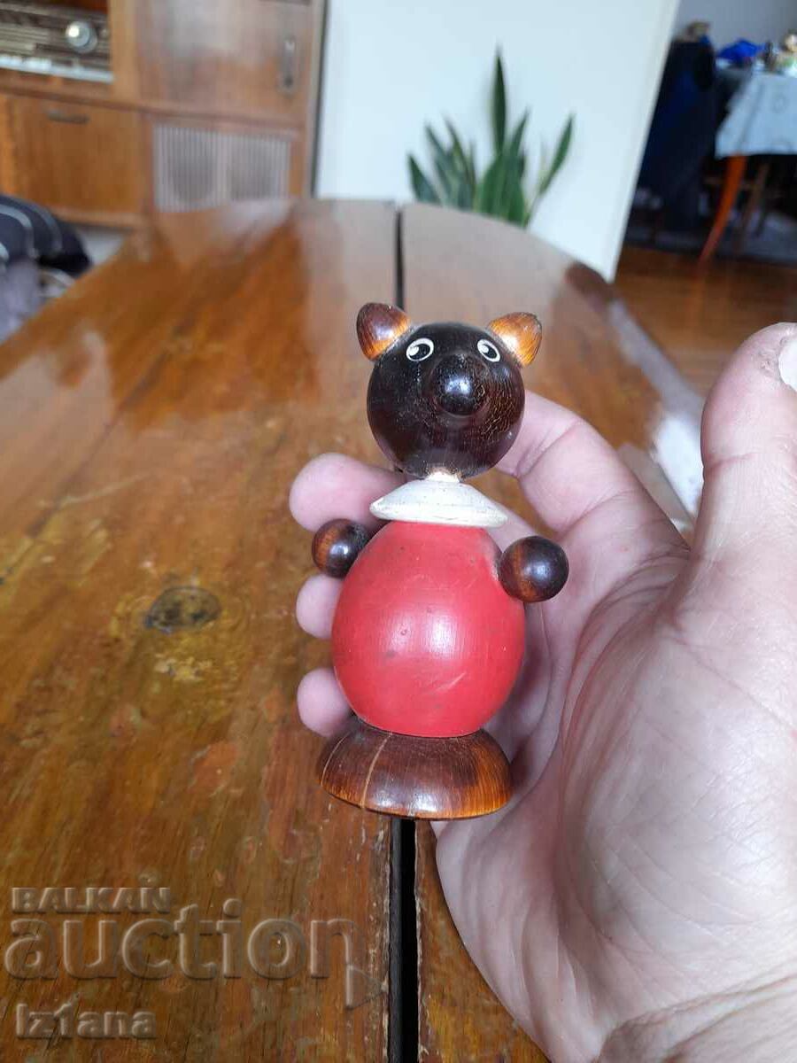 Delivery of Old wooden figurine Delivery of Old wooden figurine