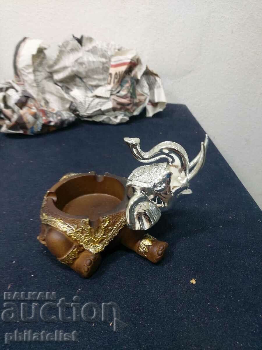 Scrumiera #2 cu preț 14.00 BGN | € 7.16