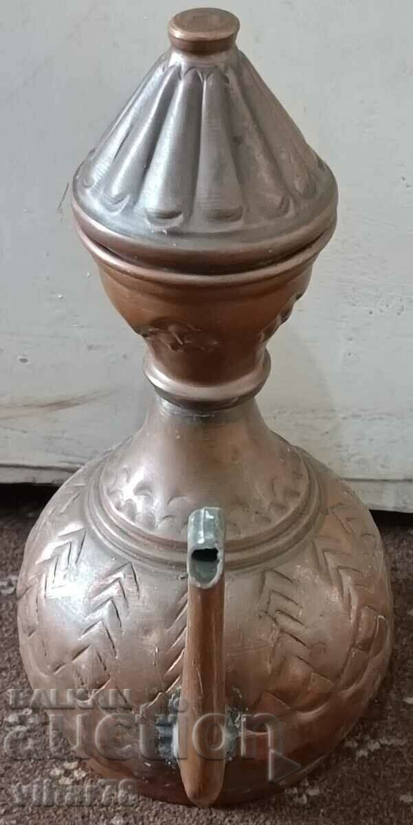 ένα χάλκινο δοχείο με τιμή € 99.99 | 195.56 BGN ένα χάλκινο δοχείο με τιμή € 99.99 | 195.56 BGN