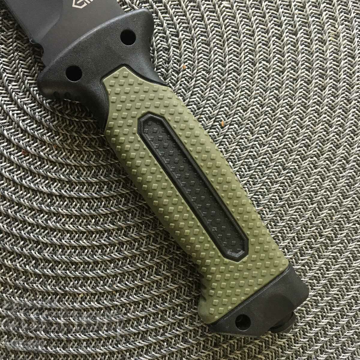 Παράδοση Τακτικό μαχαίρι με αναπτήρα μαγνησίου, ραβδί διαμαντιού, σφυρίχτρα/ Παράδοση Τακτικό μαχαίρι με αναπτήρα μαγνησίου, ραβδί διαμαντιού, σφυρίχτρα/