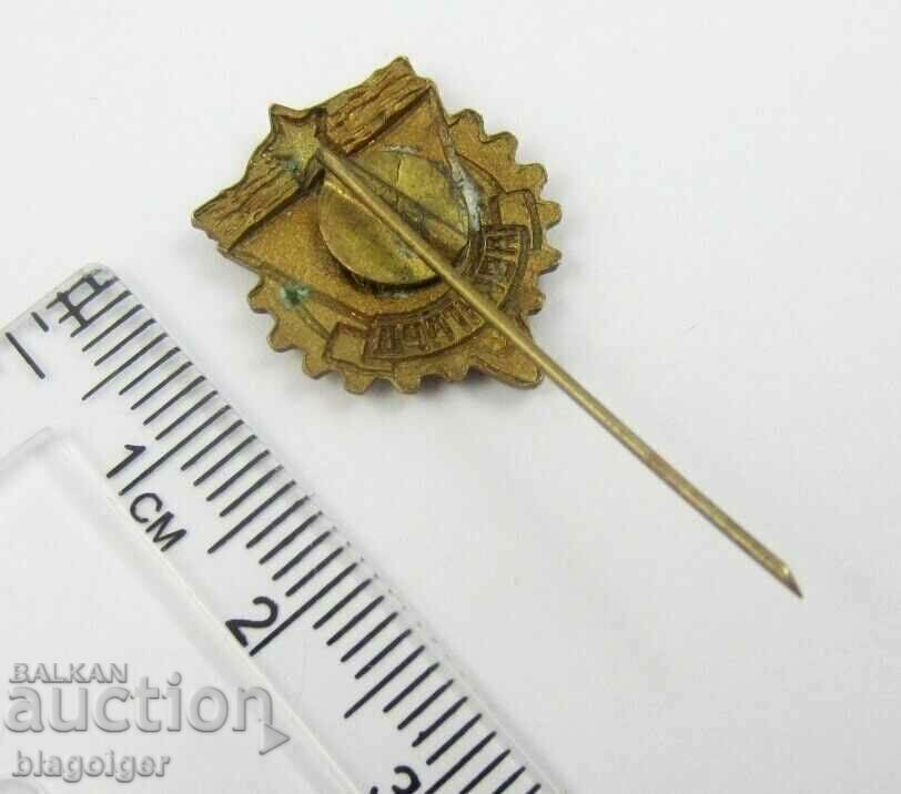 OLD FOOTBALL BADGE-VANGARD USSR-RUSSIA-ENAMEL with price 12.99 BGN | € 6.64 OLD FOOTBALL BADGE-VANGARD USSR-RUSSIA-ENAMEL with price 12.99 BGN | € 6.64