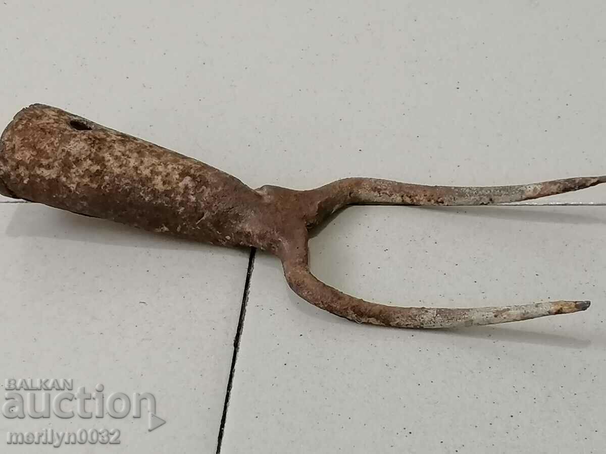 Vechi forjate dvuzabets, vila, fier forjat cu preț 44.00 BGN | € 22.50