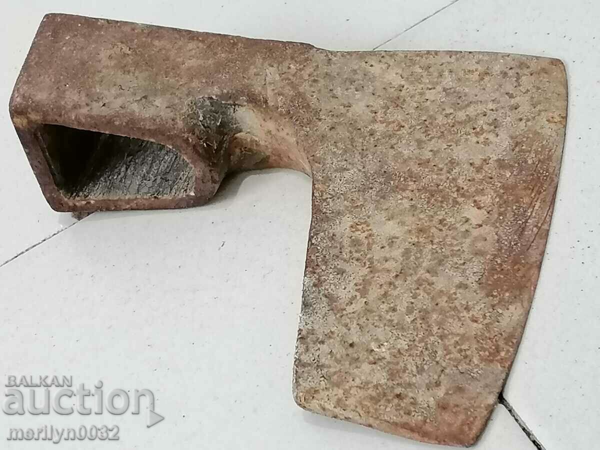 Delivery of An old ax shaft tool wrought iron Delivery of An old ax shaft tool wrought iron