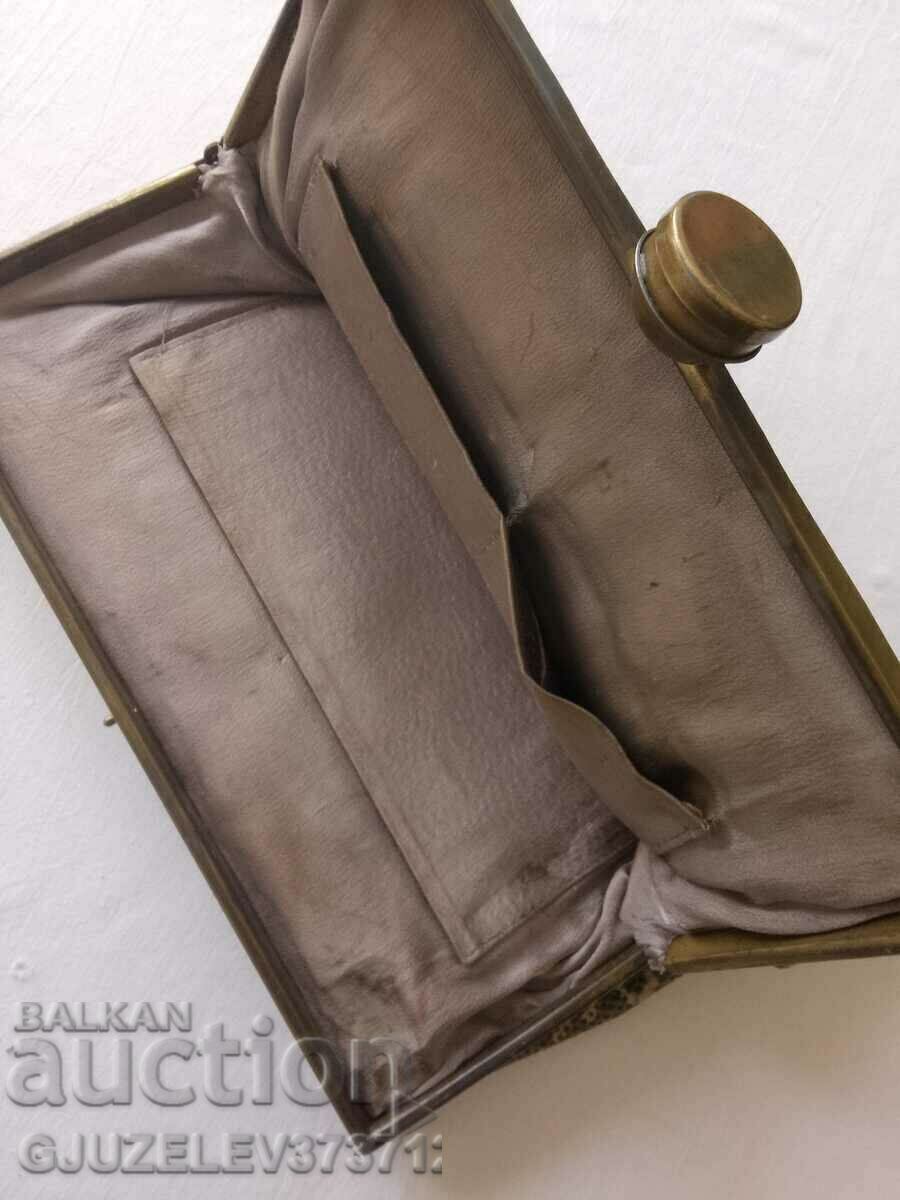Delivery of Vintage lizard skin bag from the 1930s