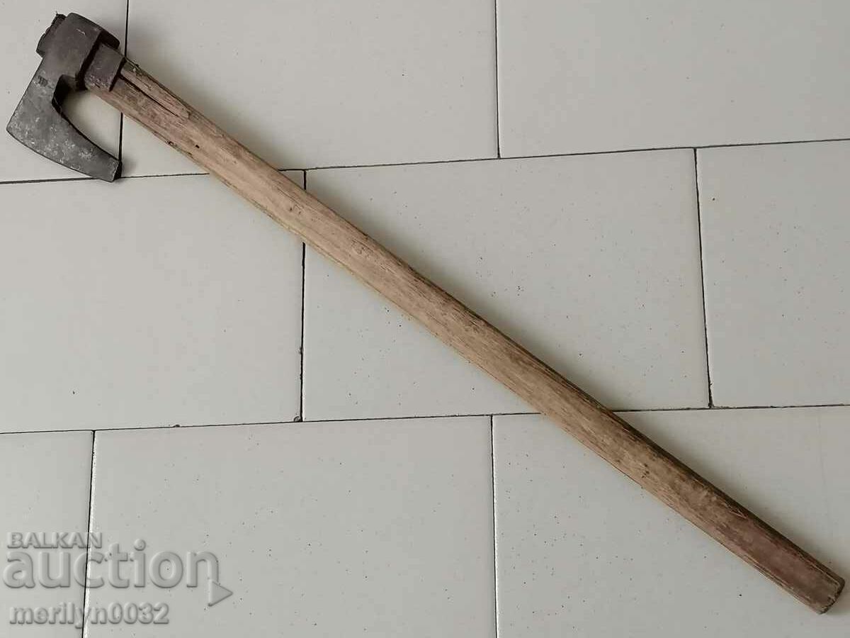 Delivery of An old ax with a print top gun saber hat grip Delivery of An old ax with a print top gun saber hat grip