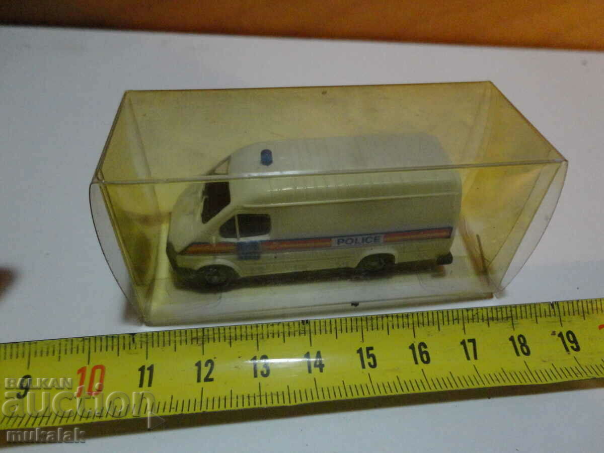 Delivery of PRALINE HO 1/87 VW BUS MODEL POLICE FORD TRANSIT