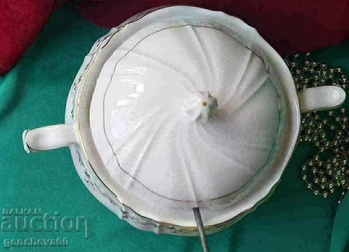 Auction  A beautiful German SCHIRNDINC/BAVARIA porcelain soup bowl