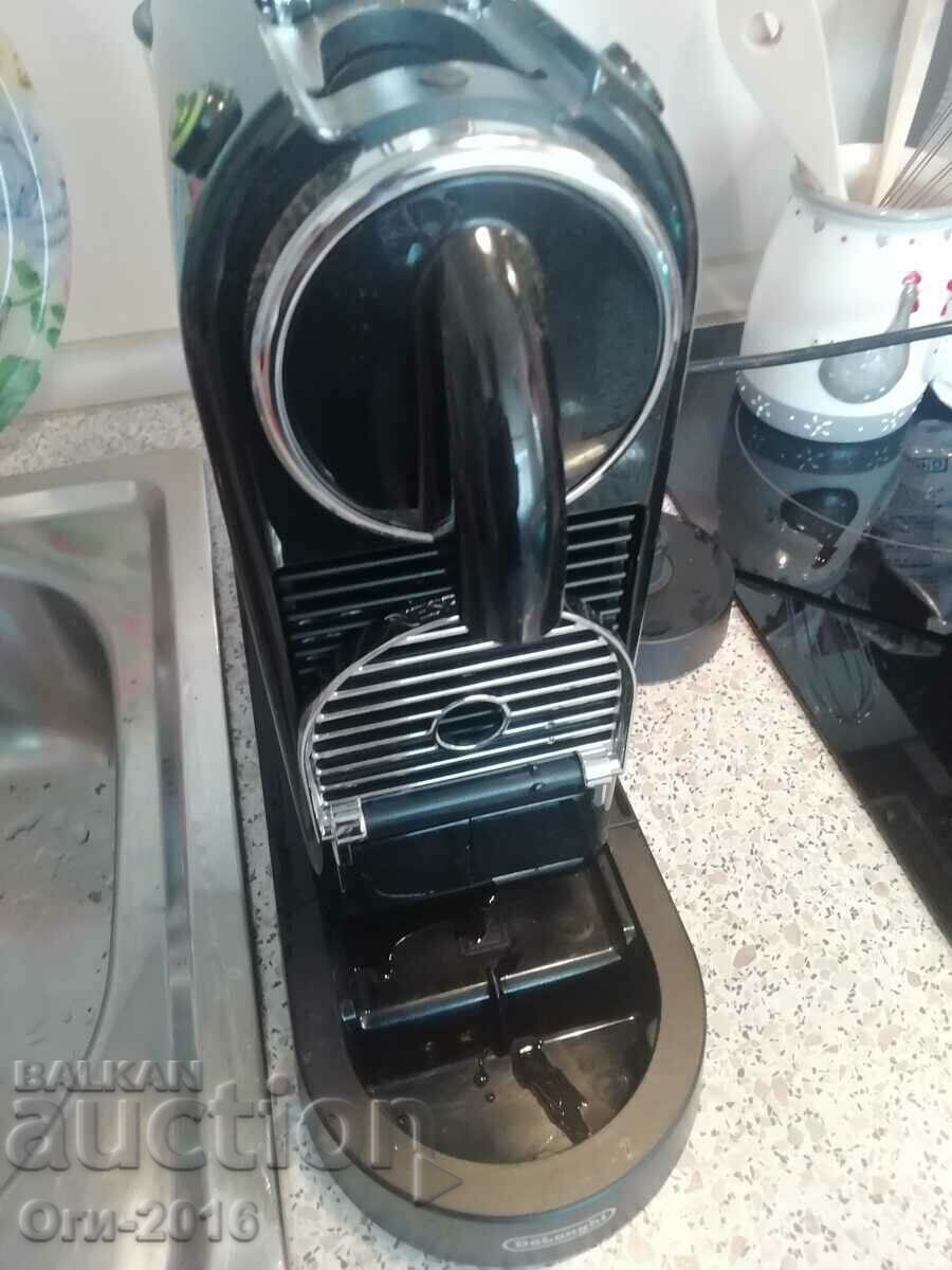 Coffee machine with capsules - Nespresso De'Longhi