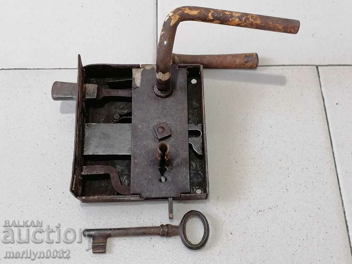 Old 10th century lock with latch key WORKS with price 88.00 BGN | € 44.99 Old 10th century lock with latch key WORKS with price 88.00 BGN | € 44.99