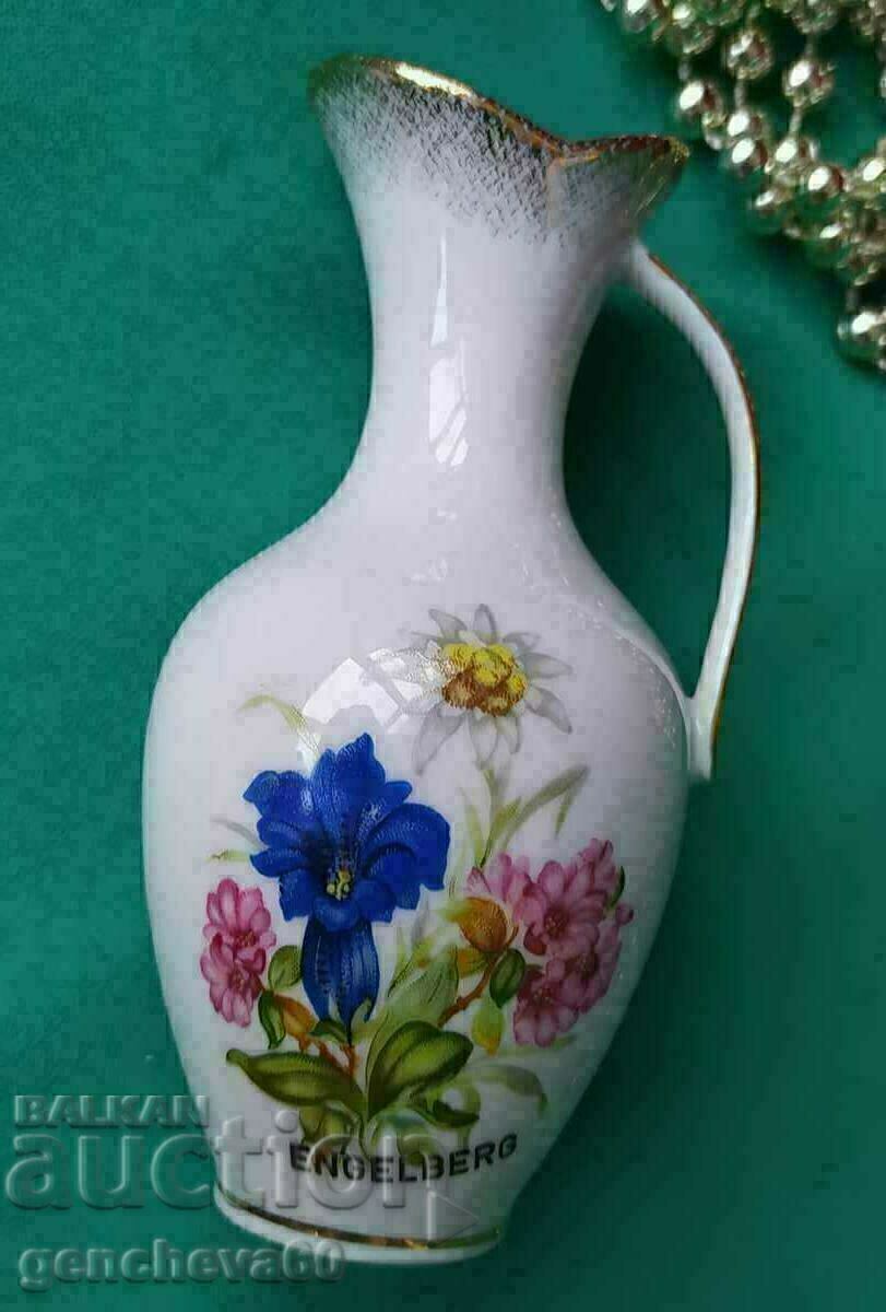 Όμορφο βάζο με ζωγραφισμένα λουλούδια/σήμανση με τιμή € 6.00 | 11.73 BGN Όμορφο βάζο με ζωγραφισμένα λουλούδια/σήμανση με τιμή € 6.00 | 11.73 BGN