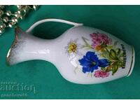 Красива вазичка с рисувани цветя/маркировка