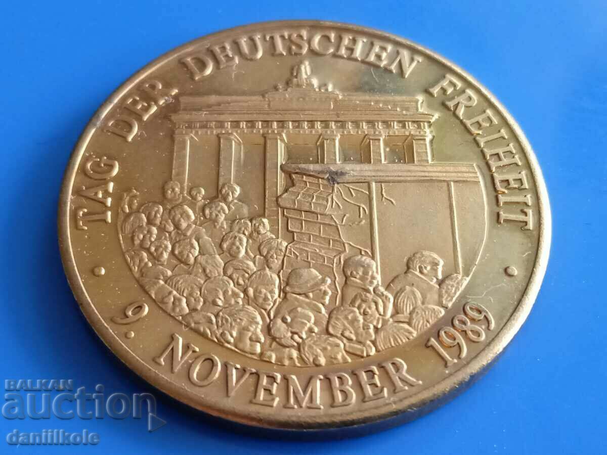 Delivery of *$*Y*$* PLAQUE 40 YEARS. FEDERAL REPUBLIC OF GERMANY *$*Y*$* Delivery of *$*Y*$* PLAQUE 40 YEARS. FEDERAL REPUBLIC OF GERMANY *$*Y*$*