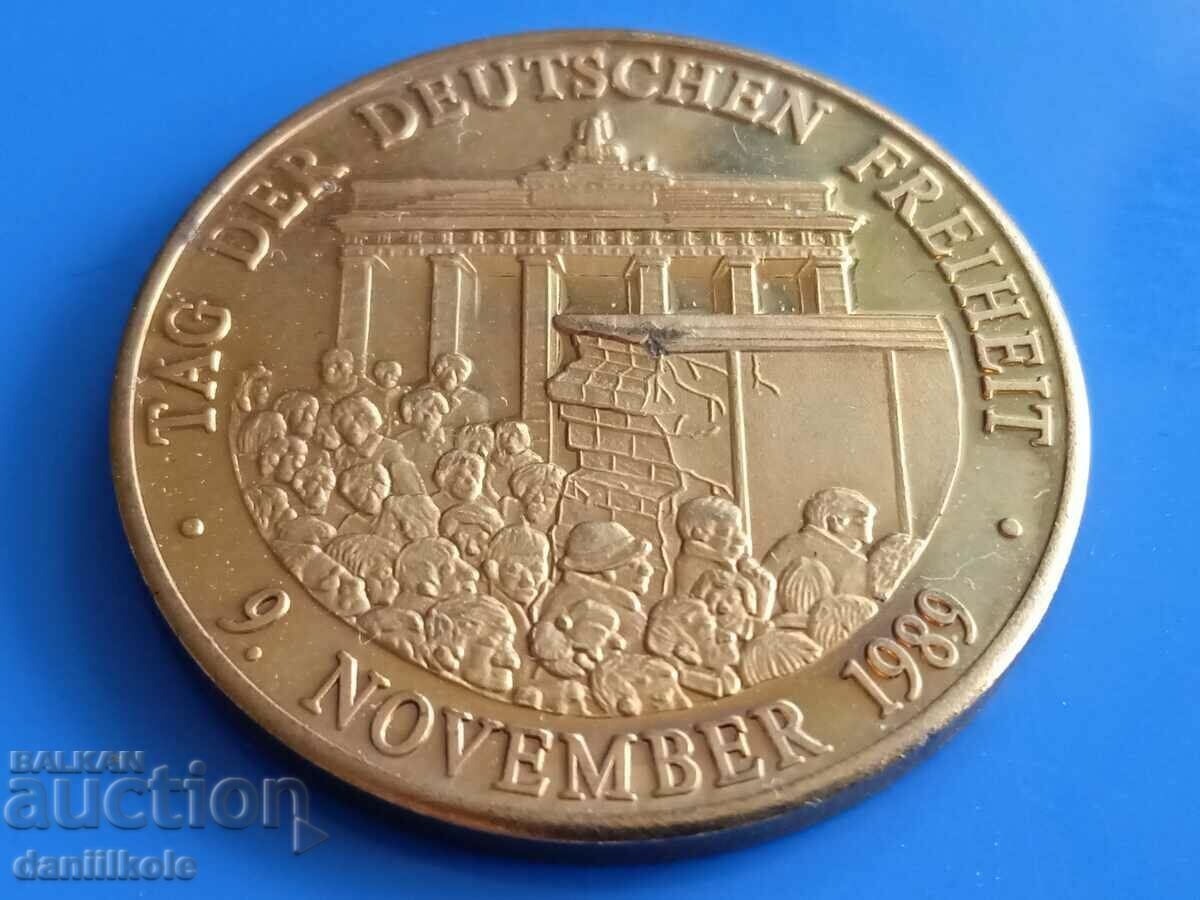 *$*Y*$* PLAQUE 40 YEARS. FEDERAL REPUBLIC OF GERMANY *$*Y*$* - 6 *$*Y*$* PLAQUE 40 YEARS. FEDERAL REPUBLIC OF GERMANY *$*Y*$* - 6