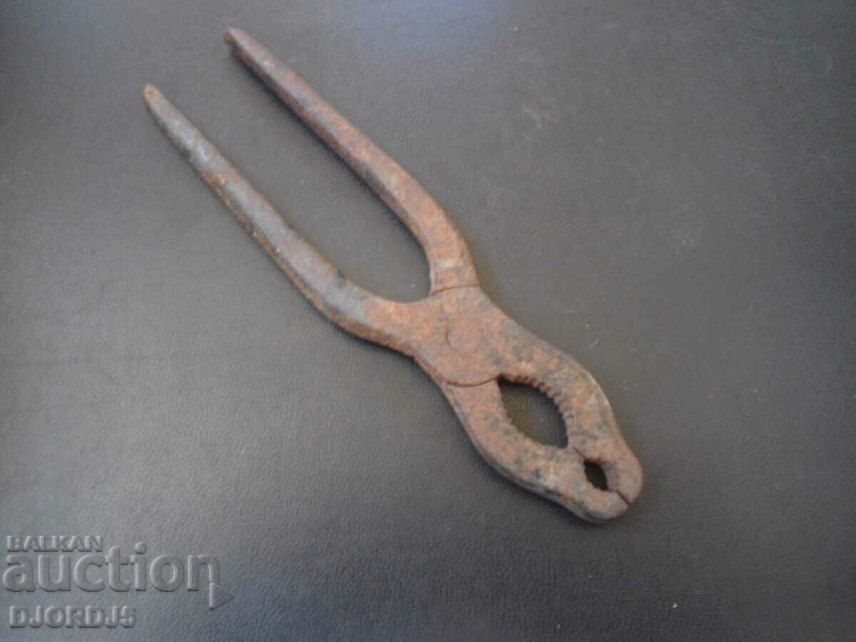 Old specialized pliers with price 4.00 BGN | € 2.05 Old specialized pliers with price 4.00 BGN | € 2.05